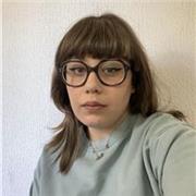 Profesora graduada en Bellas Artes con mención en la especialidad de Medios Audiovisuales, doy clases creativas y dinámicas